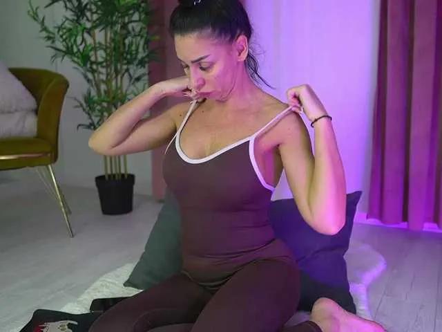 Freechat MyaBlack on BongaCams