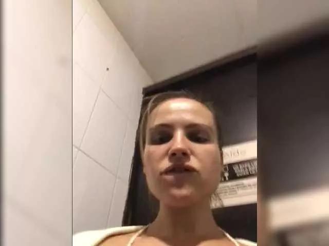 Freechat REALMEANTINA on BongaCams