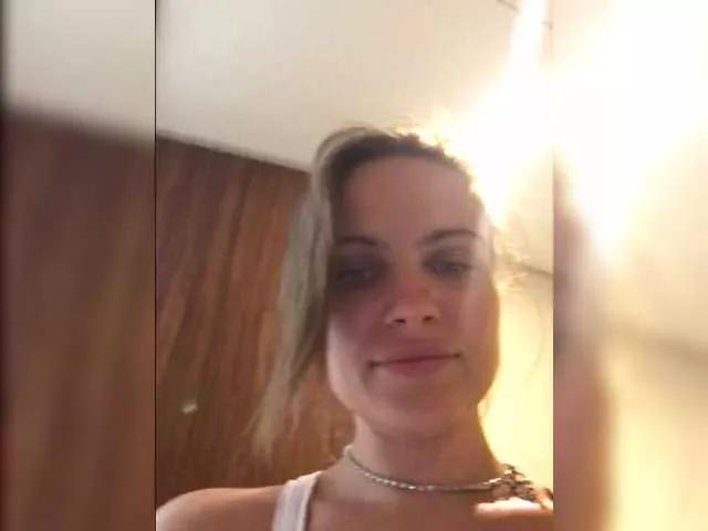 Freechat REALMEANTINA on BongaCams