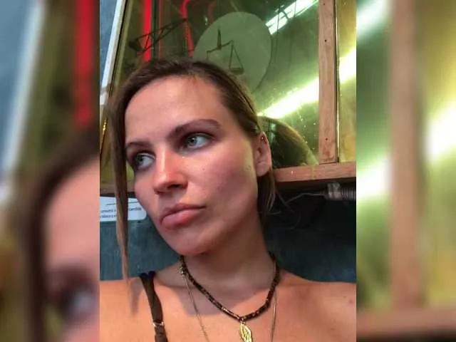 Freechat REALMEANTINA on BongaCams