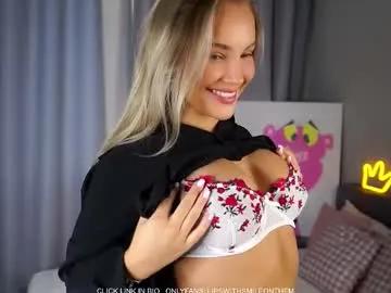 Freechat lipswithsmileonthem on Chaturbate