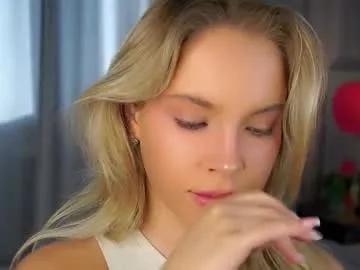 Freechat lipswithsmileonthem on Chaturbate