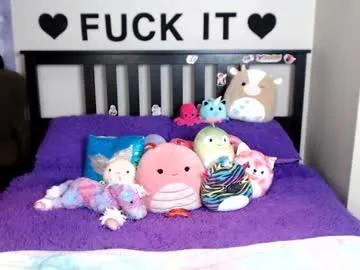 Freechat mackenziewolfe on Chaturbate