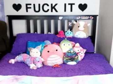 Freechat mackenziewolfe on Chaturbate