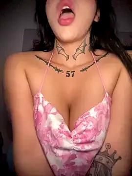 Freechat Nickiiiii on StripChat