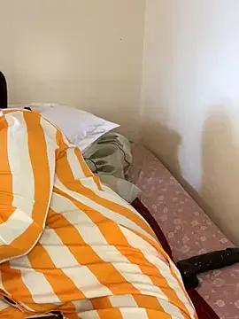 sweet18creamybigpussy on StripChat 